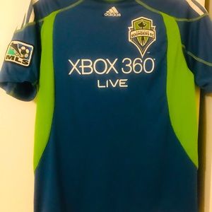 Men’s Seattle Sounders t-shirt.